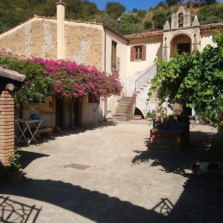 Linati'S Apartments Pollina Εξωτερικό φωτογραφία